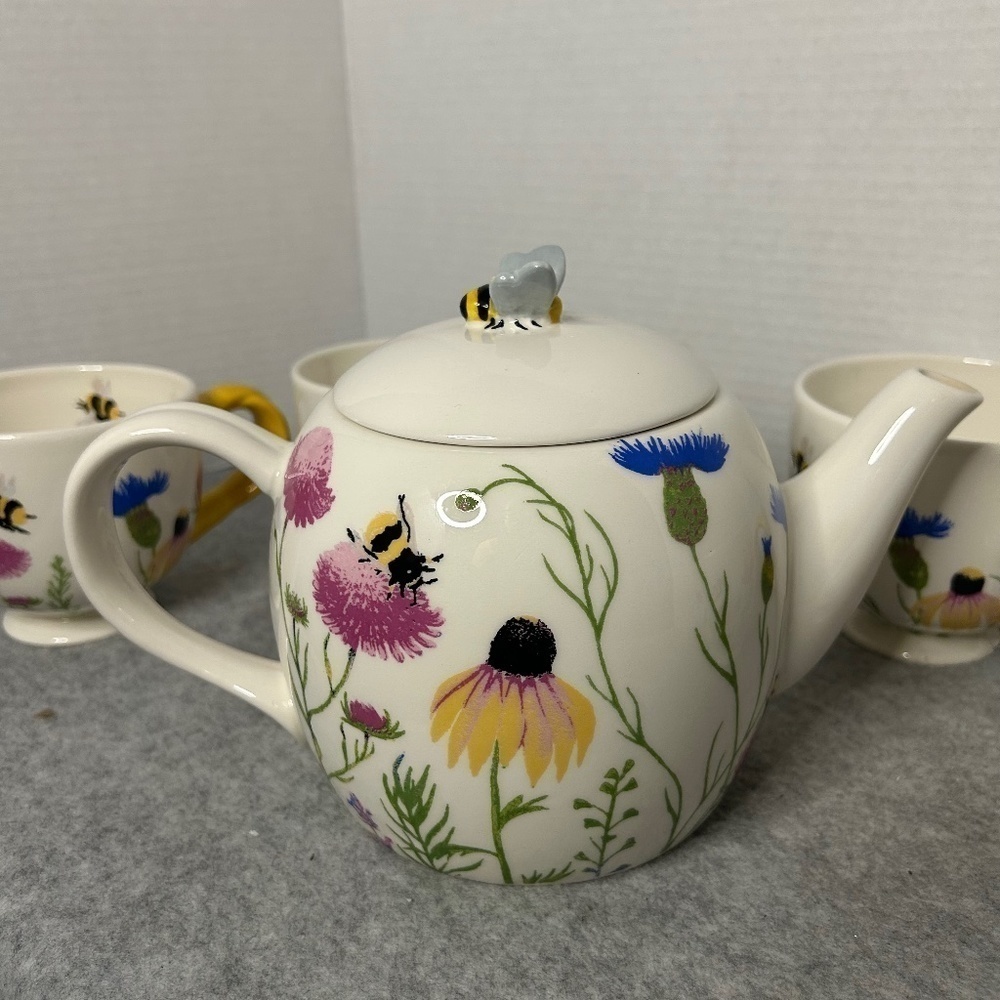 Tag Wallflower Bee Teapot and Set of 4 Mugs Sml flaw see pics